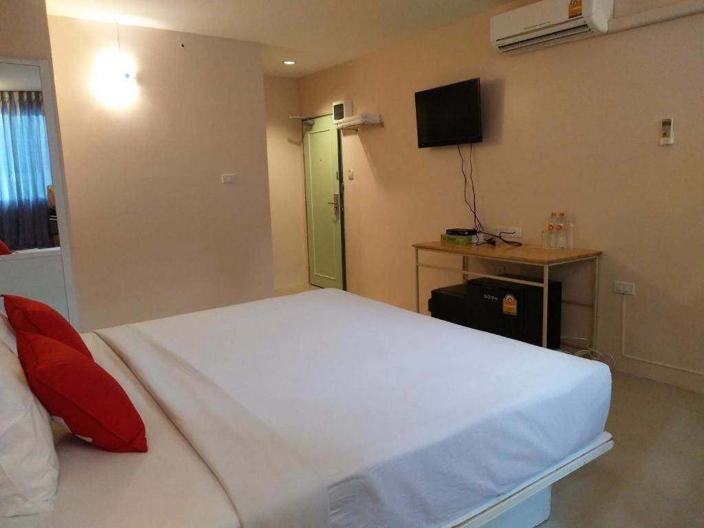 Bird Room Hotel - Pratunam Bangkok Exterior photo